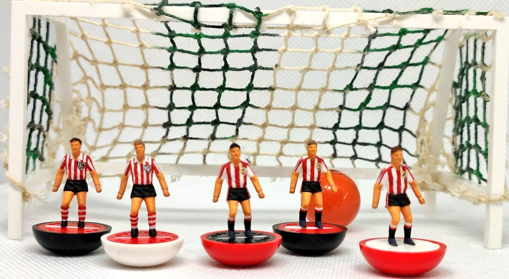 Westwood_TS's tweet photo. Athletic Bilbao @Athletic_en
Athletic Bilbao featured during our first year of #WTSClub the beautiful red and white stripes of the Basque club adorned with the most beautiful crest.
#Subbuteo #athleticbilbao #WestwoodTableSoccer https://t.co/t7OuD11UnS