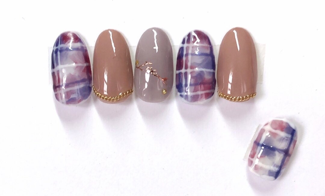 HOMEI_nail's tweet photo. インスタライブをご視聴下さった
皆様💗
ありがとうございました🙇

ロフト様限定企画カラーでアレンジしました♪

　　　　上野アトリエ🐼ひとみん

#HOMEIインスタライブ
#チェック柄ネイル　#NE134 #NE138 #秋ネイル https://t.co/6Guv5JaMXY
