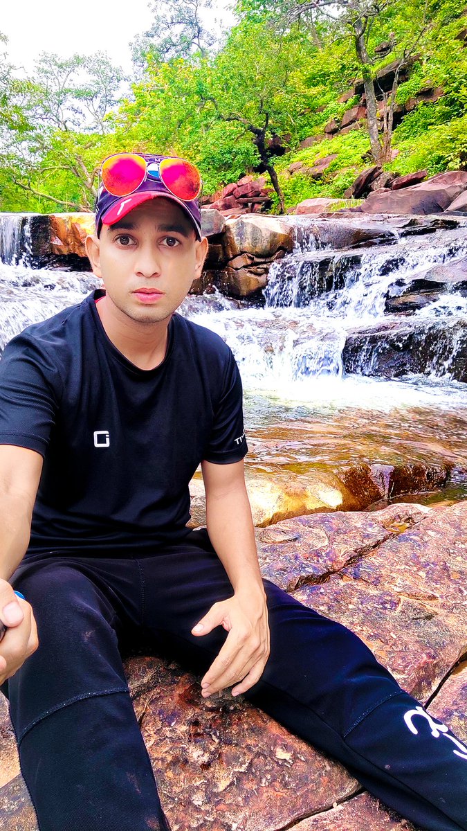 BathamNitin's tweet photo. Waterfall..💦💦 #bhesaghat
 #jabalpur https://t.co/2UUrCxeU6T