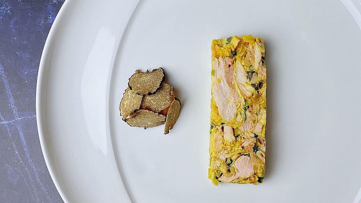 Continental Chef Supplies (@chefsdotnet) on Twitter photo Clean, Clear & Crisp.
The <a href="/rakporcelaineu/">RAK Porcelain Europe</a> Moon Series is available to shop on our website > lockhart.co.uk/Brands/RAK-Porโฆ
#MakeSureItsRAK
#Repost <a href="/thomasjack95/">Thomas Leatherbarrow</a>
Confit spiced chicken leg terrine, fermented apricot chutney, summer black truffles ๐ Clean, Clear & Crisp.
The <a href="/rakporcelaineu/">RAK Porcelain Europe</a> Moon Series is available to shop on our website > lockhart.co.uk/Brands/RAK-Porโฆ
#MakeSureItsRAK
#Repost <a href="/thomasjack95/">Thomas Leatherbarrow</a>
Confit spiced chicken leg terrine, fermented apricot chutney, summer black truffles ๐