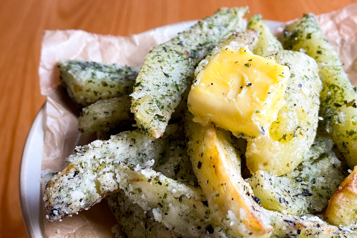 止まらなくなっちゃう美味しさ？！とっても美味しそうな「フライドポテト」のレシピ！