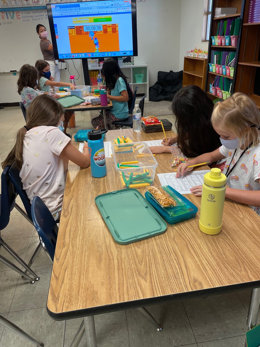 Ms. Dao 3rd Grade students using math manipulatives for learning. #DilloBest @HIll_Dillos