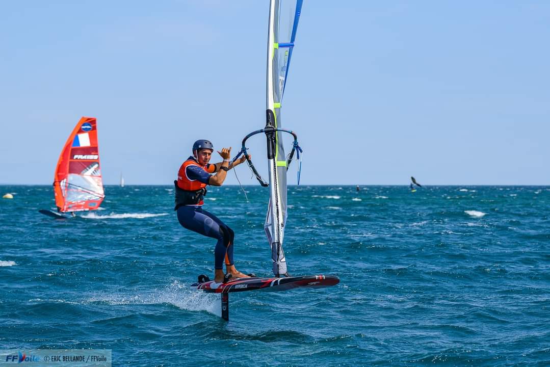 FFVoileEvt's tweet photo. De belles conditions pour les Windfoils et Kitefoils aujourd'hui ! 
Ça plane bien au dessus de l'eau à Leucate ✈️
#CFEGF #CFJeunesVoile https://t.co/RCEY3F6pZ2