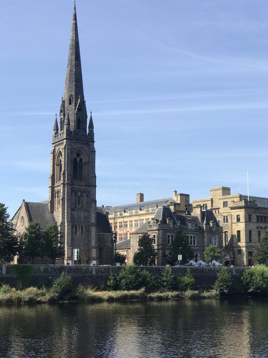 MoragSievwright's tweet photo. A lovely spot to eat my lunchtime roll earlier. Near Rodney Gardens on my way home from work #beautifulPerth https://t.co/IEP7QVAMNZ
