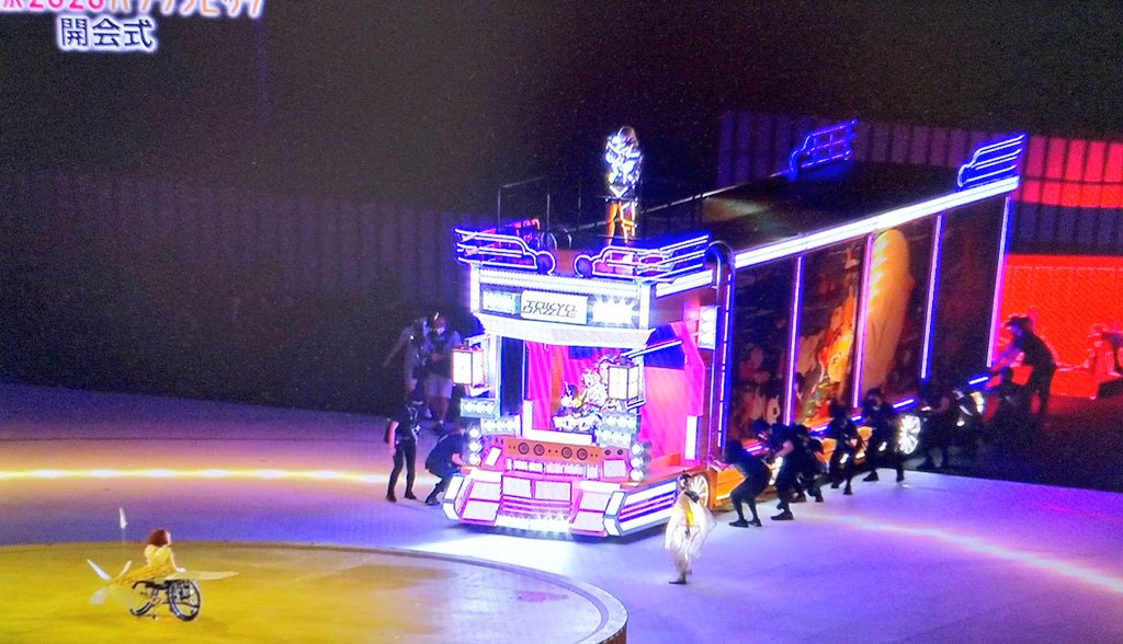 パラリンピック開会式のデコトラの中にいたド派手は人は誰 Alsという難病で身体が動かないけどdjをしている人だった Togetter