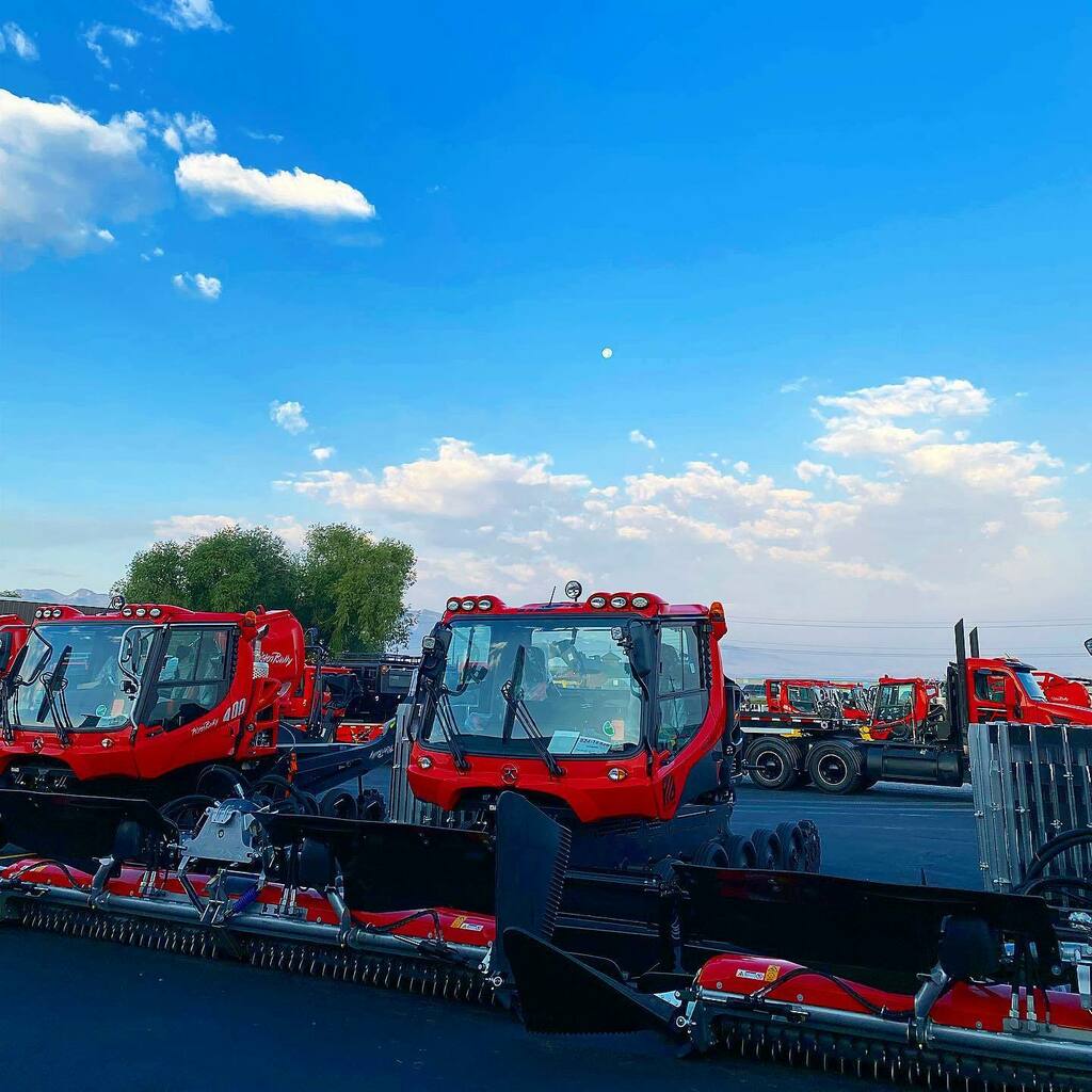 FIREINRED's tweet photo. Good morning from Logan, UT!  First day of service training today!  #visitlogan #wrenchlife #redsea 
•
•
•
#pistenbully #pistenbullyworld #pistenbullyusa #snowcat #realcatsarered #snowgroomer #kassbohrer #winter #skiing #mountains #heldendernacht #sn… https://t.co/EzxQnkTOeA https://t.co/bcZn1kzNUl