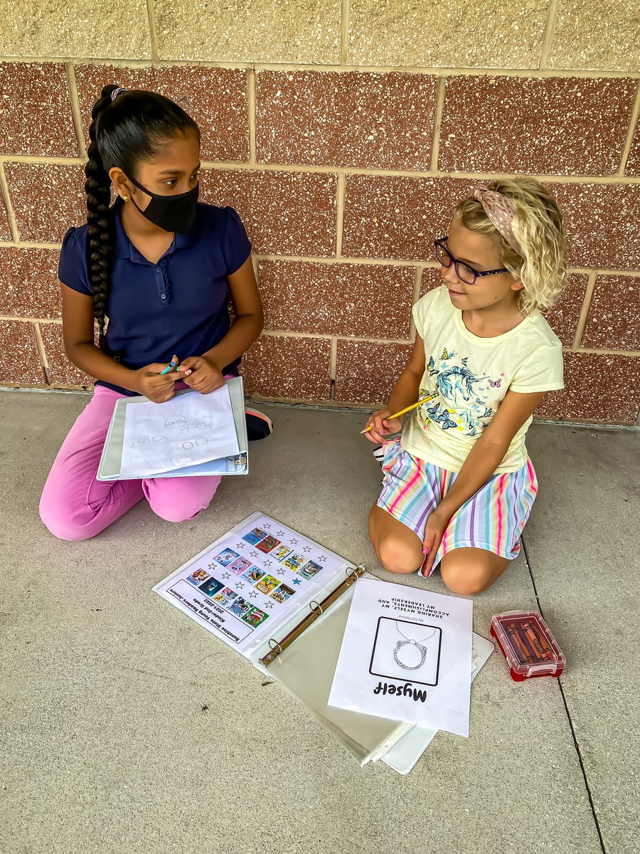 MarshaColbert5's tweet photo. Synergizing with our buddy class today to assemble our leadership notebooks! ❤️ #TogetherIsBetter @franklincovey @collierschools @VMEPatriots #UnleashGreatness https://t.co/psWZ5hJTOU