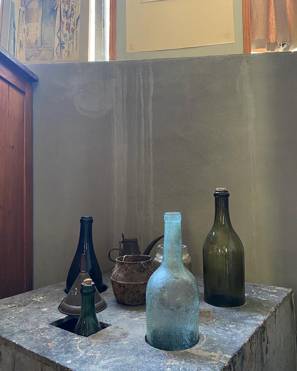 aminuscolo's tweet photo. Cezanne: la letteratura e Hugo cui guardare; la vocazione difficile da afferrare; Zola: il sostegno e il dolore della distanza. La solitudine, l’ostinazione, il guardare come primo sguardo. Natura naturans: il farsi delle cose. morire così, sorpreso da una pioggia en plein air. https://t.co/HzWTSS3Gap