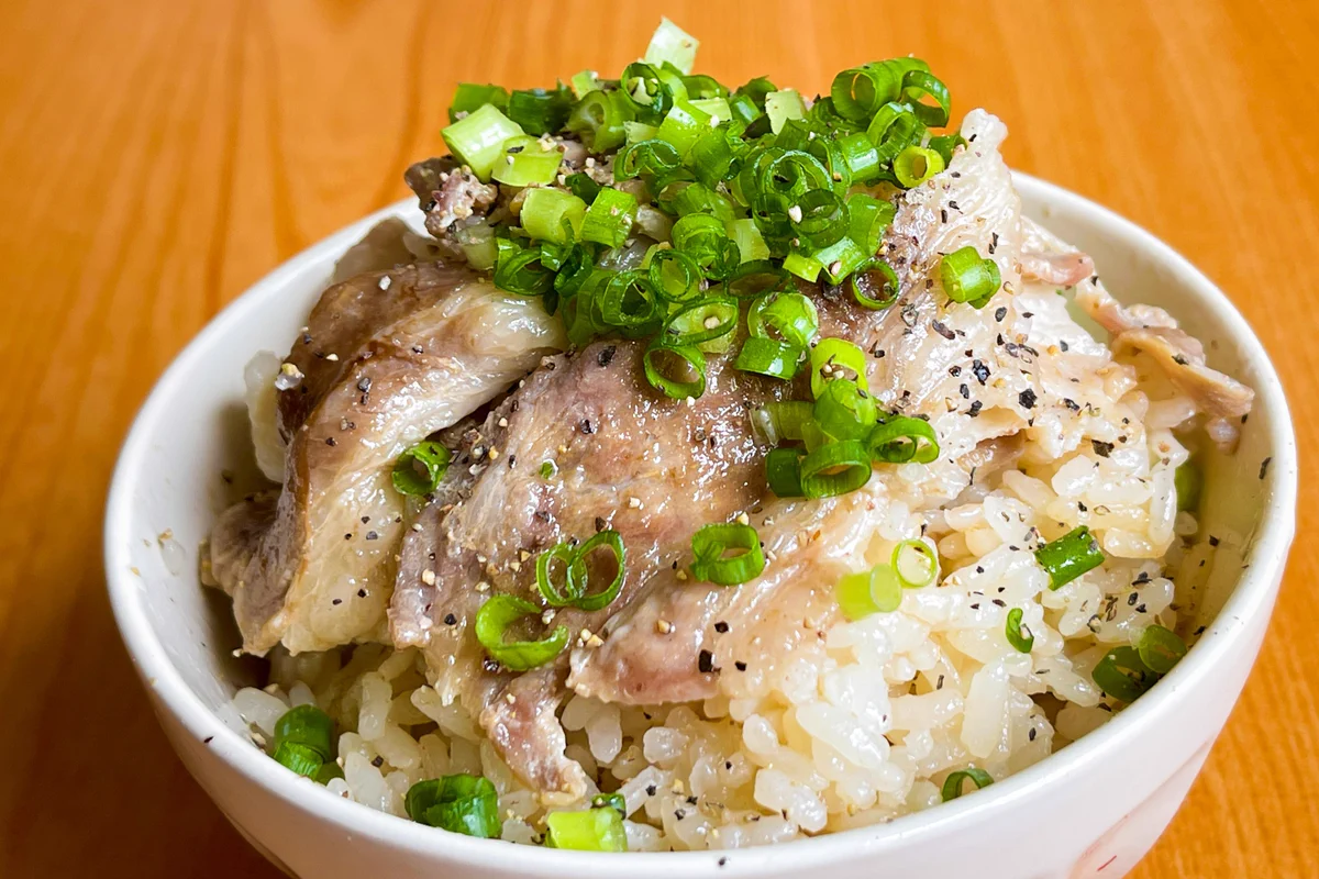 簡単でとっても美味しそう！豚バラ肉を使った「炊き込みご飯」レシピ！