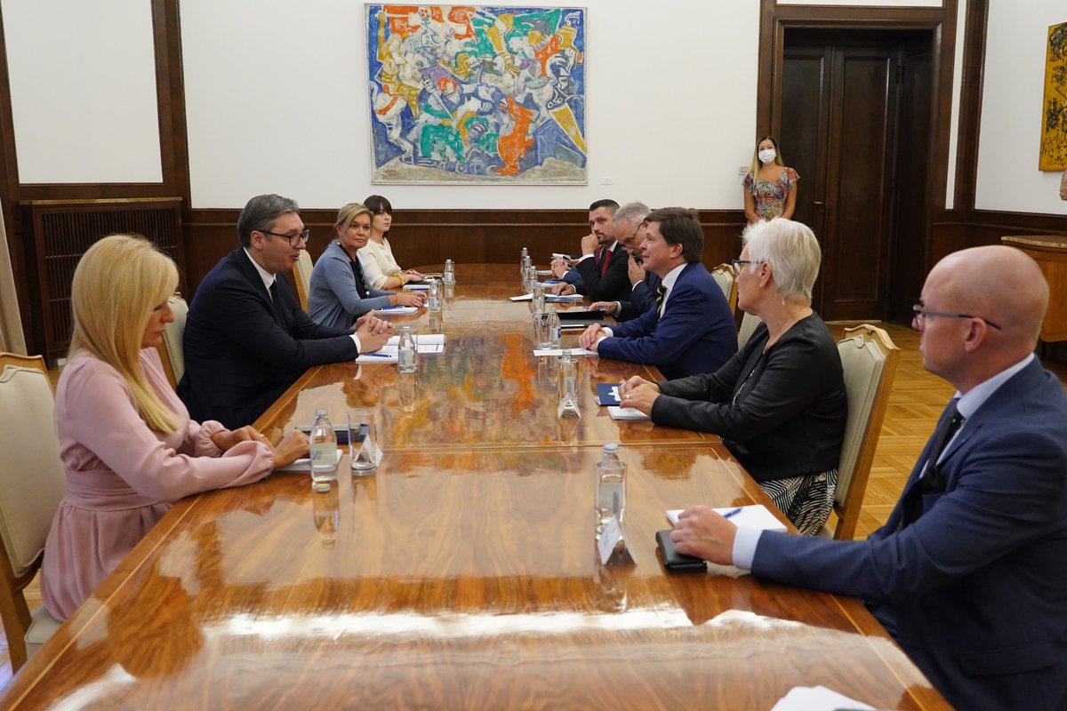 Председник Александар #Vucic <a href="/avucic/">Александар Вучић</a> састао се са председником Парламента Краљевине Шведске Андреасом Норленом, са којим се сагласио да двема земљама приоритет треба да буде јачање политичког дијалога и различитих облика сарадње. sns.org.rs/novosti/vesti/…