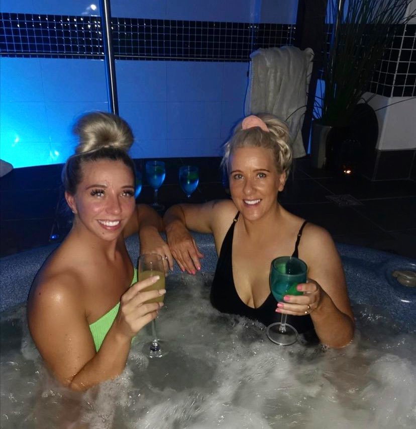 Ritual For Two includes... 
🌿Luxurious and super relaxing back, neck and shoulder massage
🌿Our signature Thalgo Purety Facial tailor-made to suit your specific needs 
🌿Use of the indoor &amp; outdoor hot tub 
🌿Time in our tranquility lounge 

£99 pp