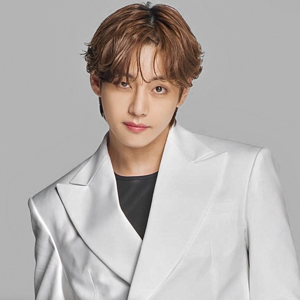 archivefortae's tweet photo. TAEHYUNG LOOKS INSANELY FINE 😭 https://t.co/lD5h4ldBEk