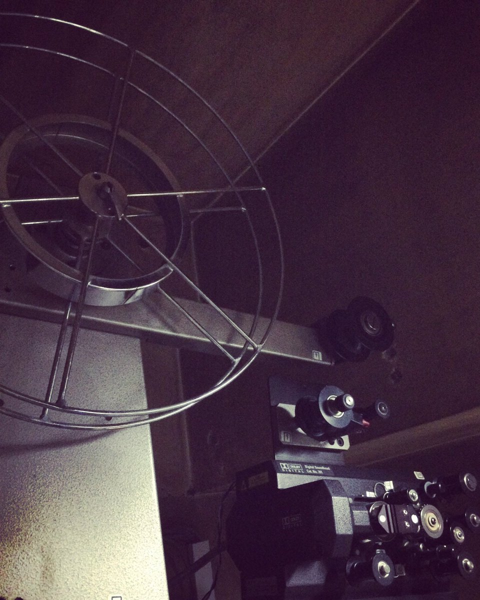 お久しぶりの 映写室からこんにちは 35film映写機の 1巻ずつかける 2台で交互 ためのリールと Srdデジタルの音声リーダーを読む 21 08 24 飯田橋ギンレイホール