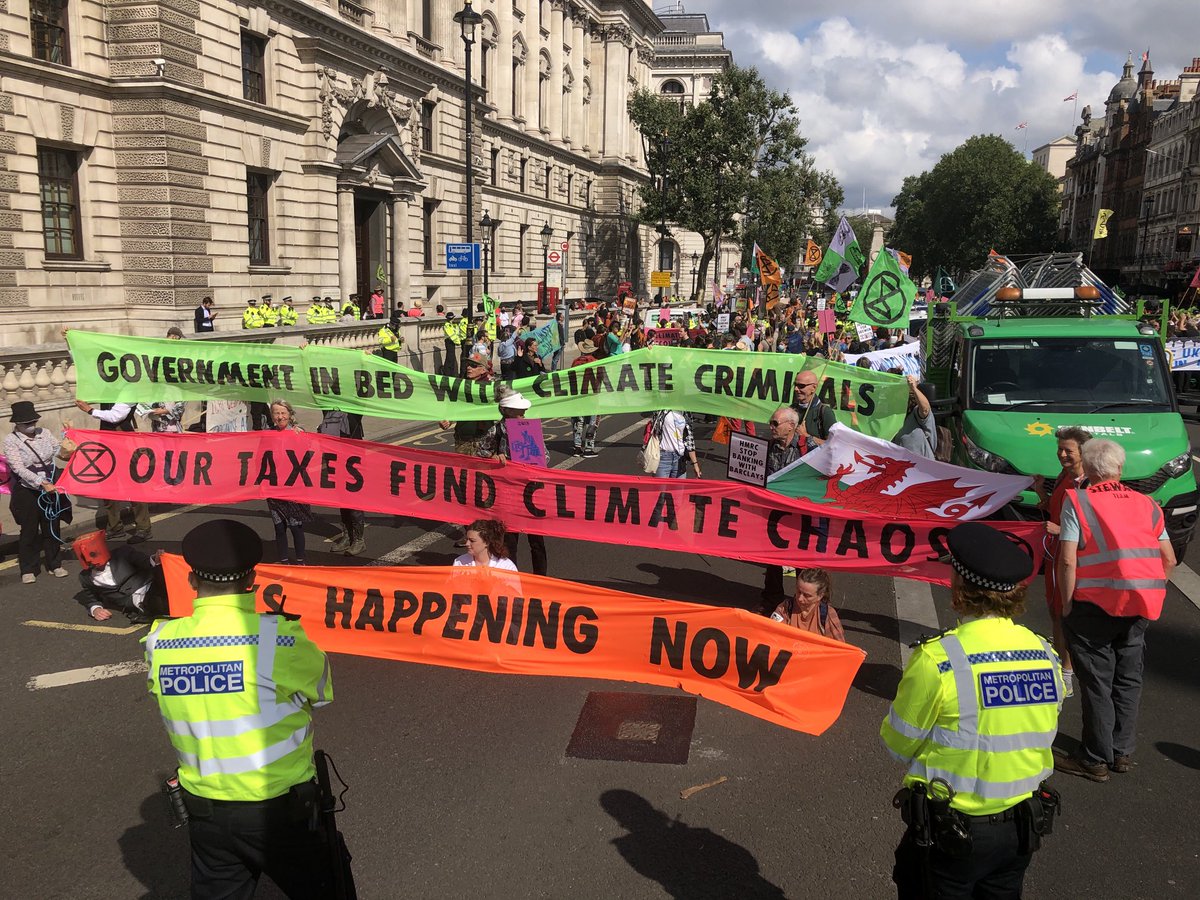Huge intelligently-targeted XR action happening NOW outside HMRC, who are in bed with Barclays, who are in bed with the fossil giants fuelling our kids’ deaths.
It’s happening now - in every sense of those words...
#extinctionrebellion