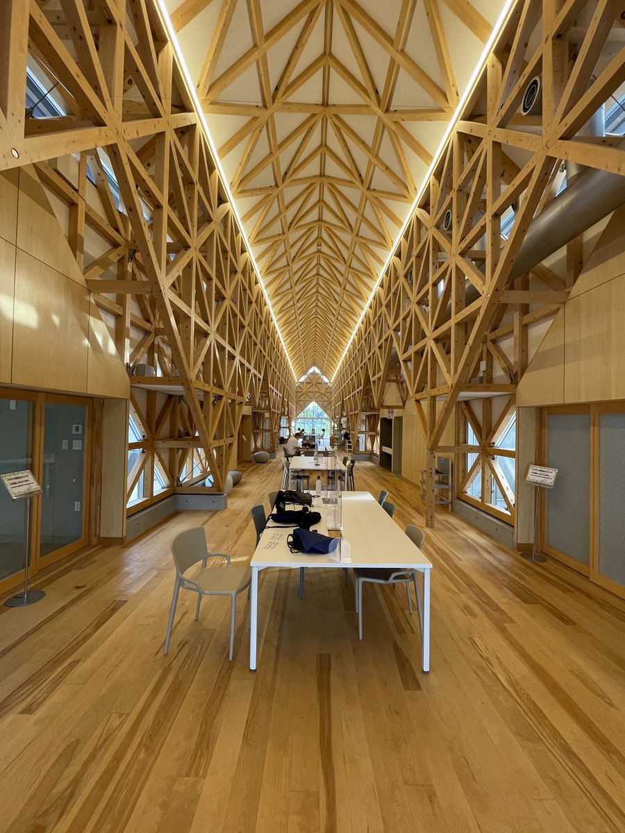 諸江一紀 على تويتر リニモテラス 設計 東畑建築事務所 ナノメートルアーキテクチャー 家型が増殖し サッシや構造フレームにも及ぶ 駅のプラットフォームのような気軽に立ち寄り滞留できる空間