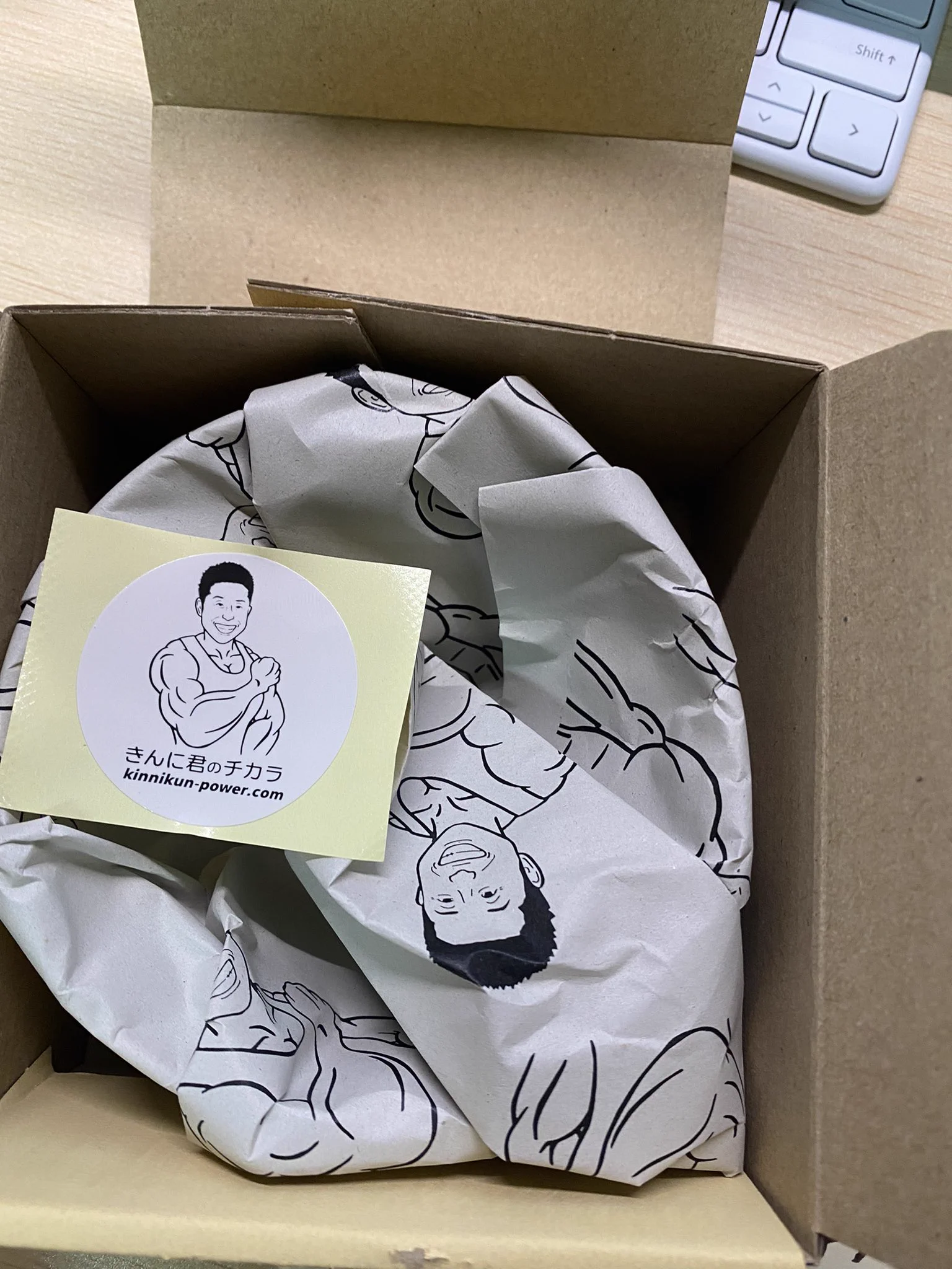 きんに君シールを傷つけたくない！と思ったら、中にちゃんと入れてた優秀な運営！