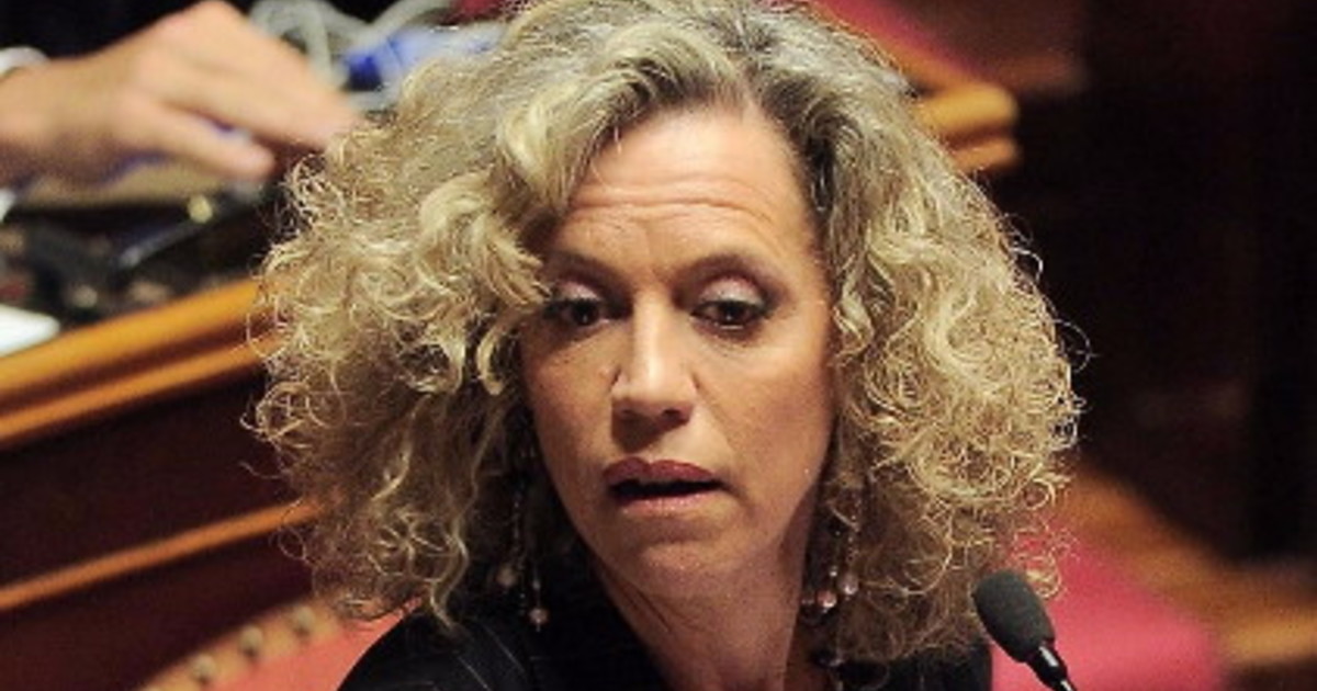 Libero_official's tweet image. Nella villa a #Capalbio di #Cirinnà e #Montino gli operai trovano le banconote nascoste tra le assi della cuccia. La coppia denuncia il rinvenimento del denaro ai carabinieri  liberoquotidiano.it/news/italia/28…