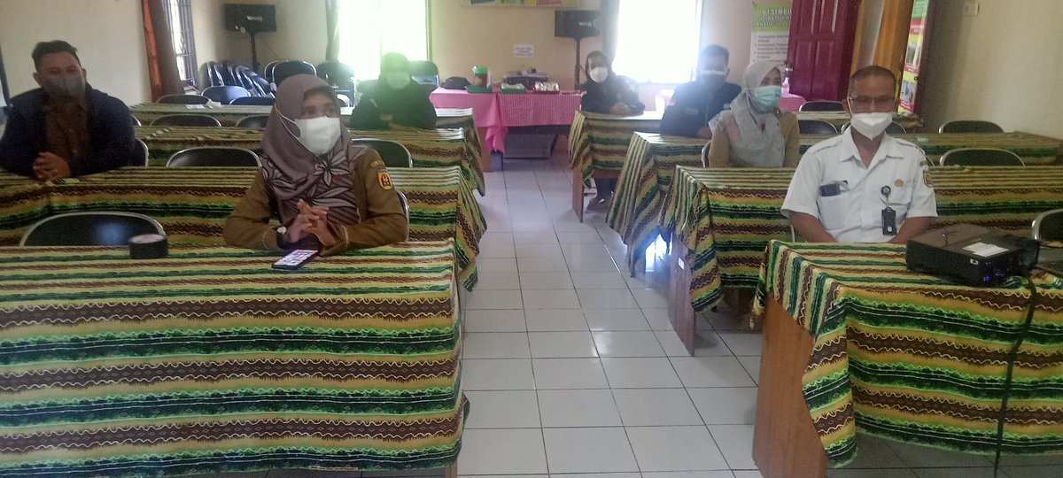 F4hrurRazi's tweet photo. Selasa (24/08), Fahrur Razi, Luhkan Kota Banjarbaru, menjadi Fasilitator dalam Supervisi dan Latihan pada Penyuluh Pertanian di UPT BPP Cempaka ttg Budidaya Ikan di Pekarangan (Urban Aquacultur). #GiatLuhkanSatminkalBWI #luhlapor #KtBjrBaru
@bppp_banyuwangi @brsdm_kp @puslatluhkp https://t.co/ss6LKyMcls