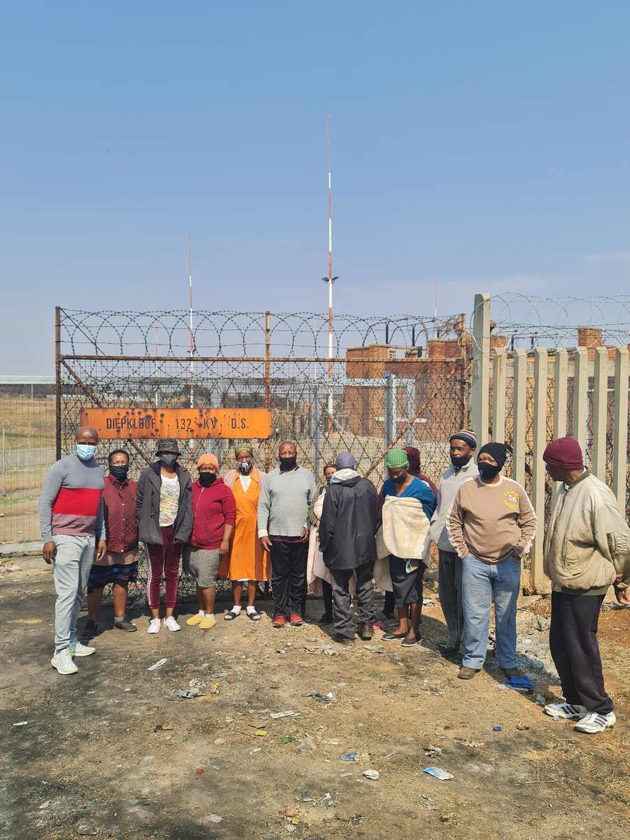 tsepomhlongo's tweet photo. I'm with Diepkloof residents at the eskom sub station. It is now 2 months without electricity @SowetoEastDA
#WeGetThingDone watch the space @Eskom_SA has adhere to the Bathu Pele Principle. Community will have electricity!!! Thanks to Brian Ndubane https://t.co/GZfHNAvdfL