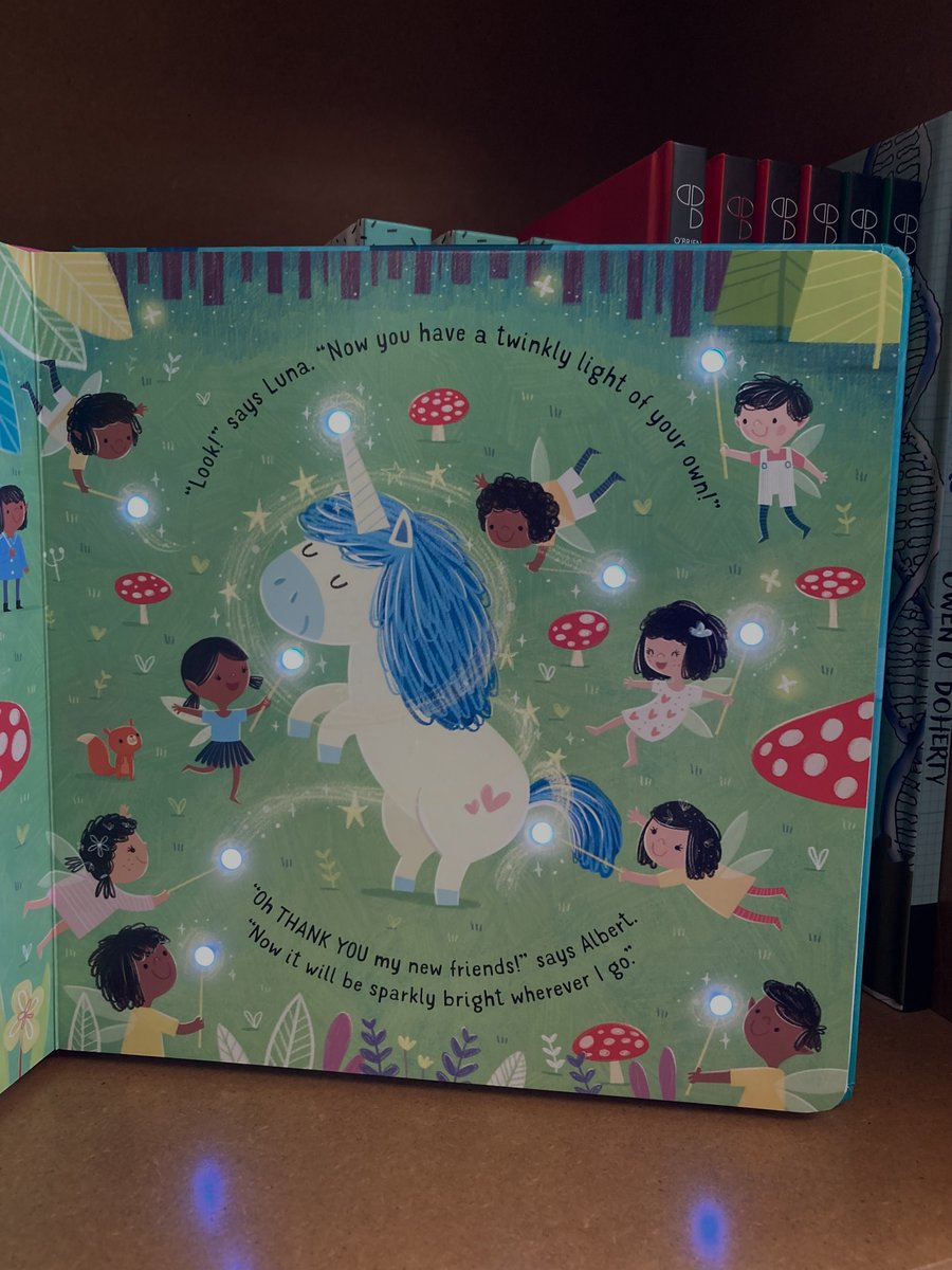 📗 We love our collection of childrens' books in the gallery shop and this one is really brightening up our day today: 'The twinkly, twinkly fairies' by Sam Taplin, illustrated by Róisín Hahessy✨ with sparkly lights on every page! 

Who would you gift this stunning story to?
