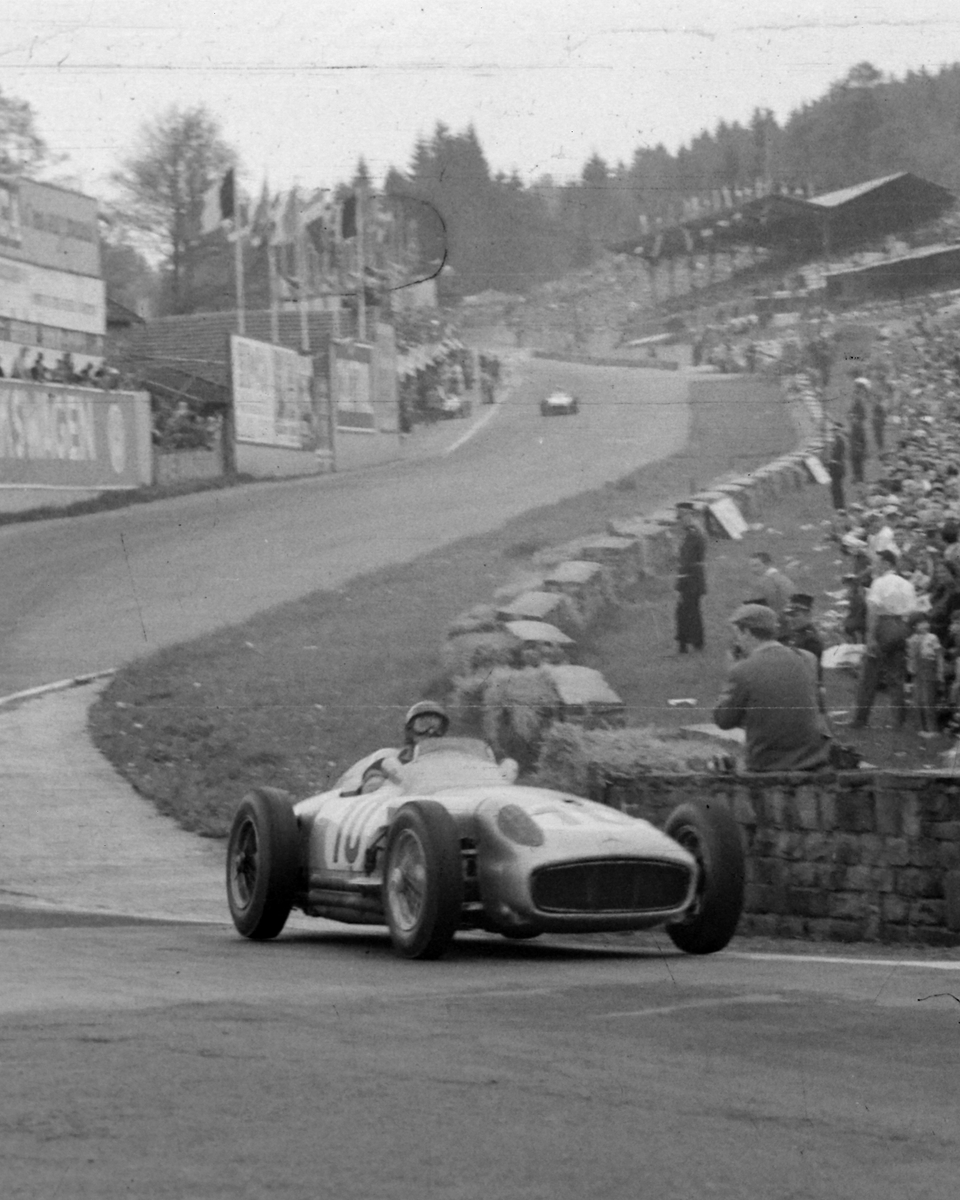 Spa, but make it vintage. 📸🖤🤍