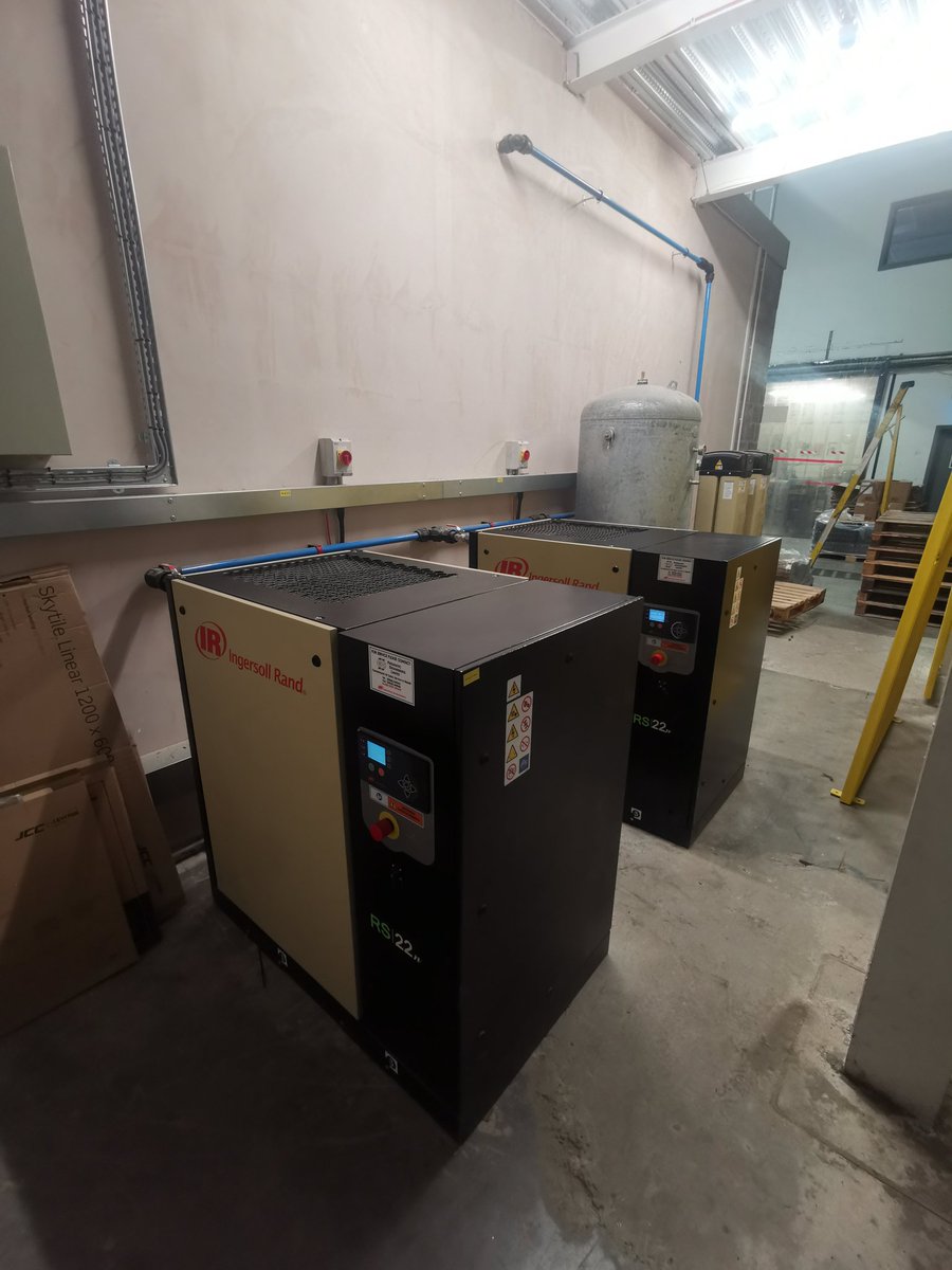 PneumaticEng's tweet image. Another install of 2x 22kw machines along with 2x Dessiccant dryers to serve the Pharmaceutical industry, covid related infact. The whole job installed in an aluminium pipeline system #Compressors #IngersollRand