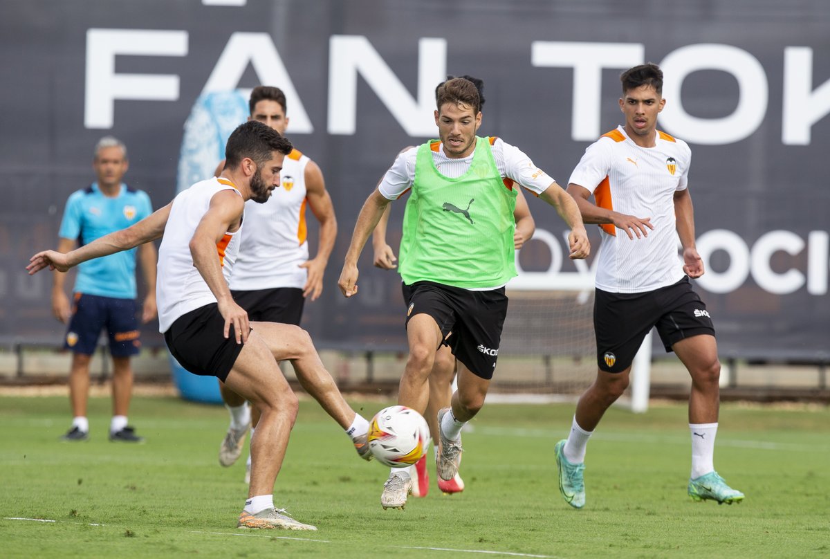 valenciacf_en tweet picture