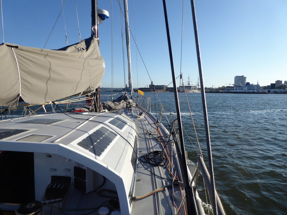 Its Sunny?
#sailing #sailinglifestyle #sailingyacht #sailinginstagram #sailingboat #yachting #yachtinglife #marinesurveys #marinesurveyors #onedesign #GOSport #portsmouthnh #onthewater #travel #tourism #adventure #cruise #exploremore #traveling #luxurytravel