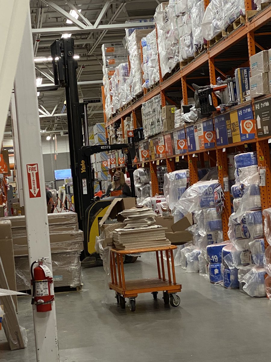 CLEAN UP TIME WITH <a href="/Katiem2387/">Katie Bagster</a> leading the charge. <a href="/CaffreyDamien/">Damien A Caffrey</a> #1KEENE1TEAM <a href="/TyrrellVizcaino/">Tyrrell Vizcaino</a> <a href="/SpragueVal/">Val Sprague</a>