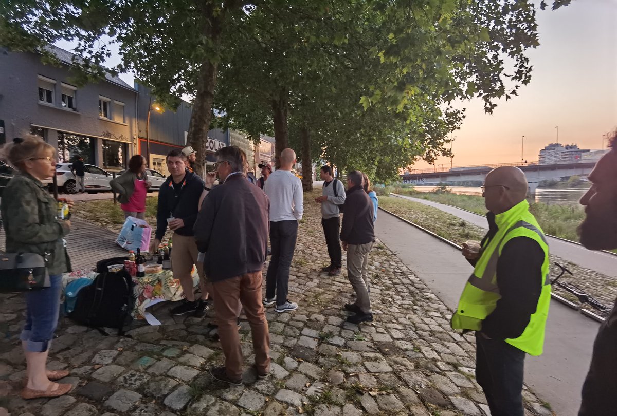 Hugo_Sonnier's tweet photo. Belle soirée d'échanges hier soir à Nantes, avec des adhérents @GenFrexit, des sympathisants, et des curieux. https://t.co/BO06eoXqsf