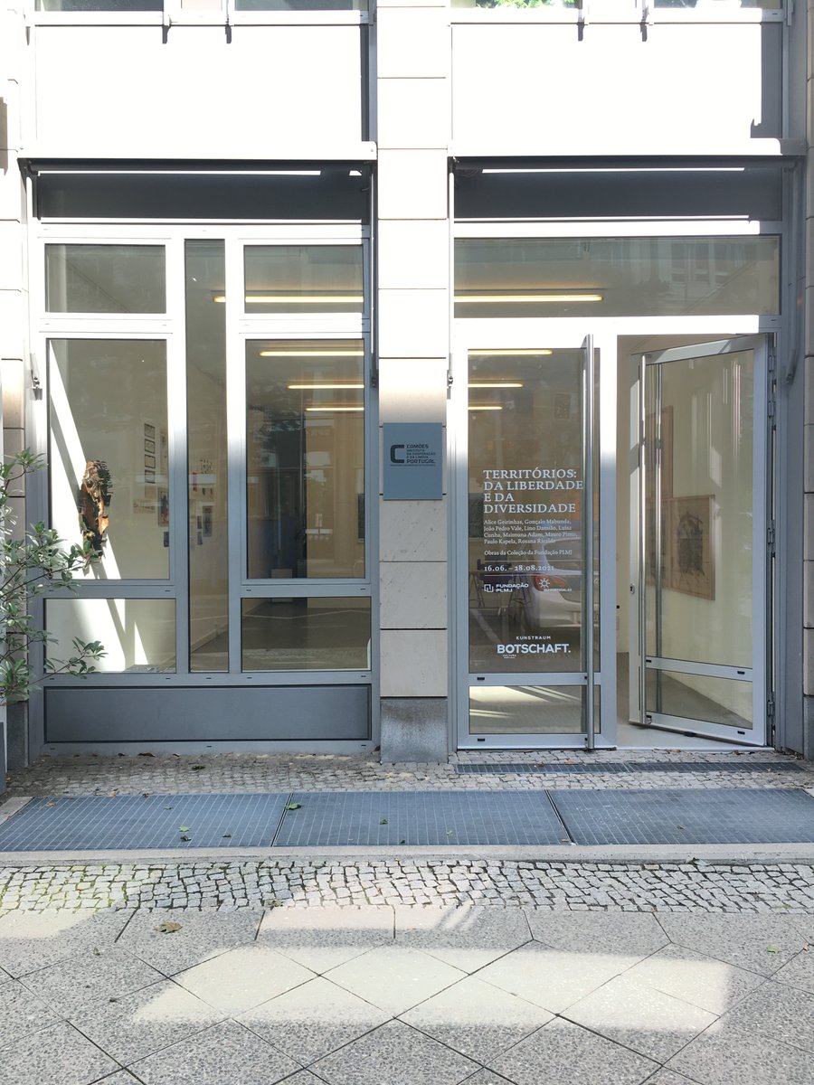 CamoesBerlim's tweet photo. The exhibition "Territories: of freedom and diversity" ends this week. Curated by João Silvério, the exhibition presents at the Embassies of Portugal, Angola, Brazil, Cape Verde and Mozambique in Berlin a total of 36 artists from Portuguese-speaking countries. 
Come and visit us! https://t.co/I7T1aBULuF