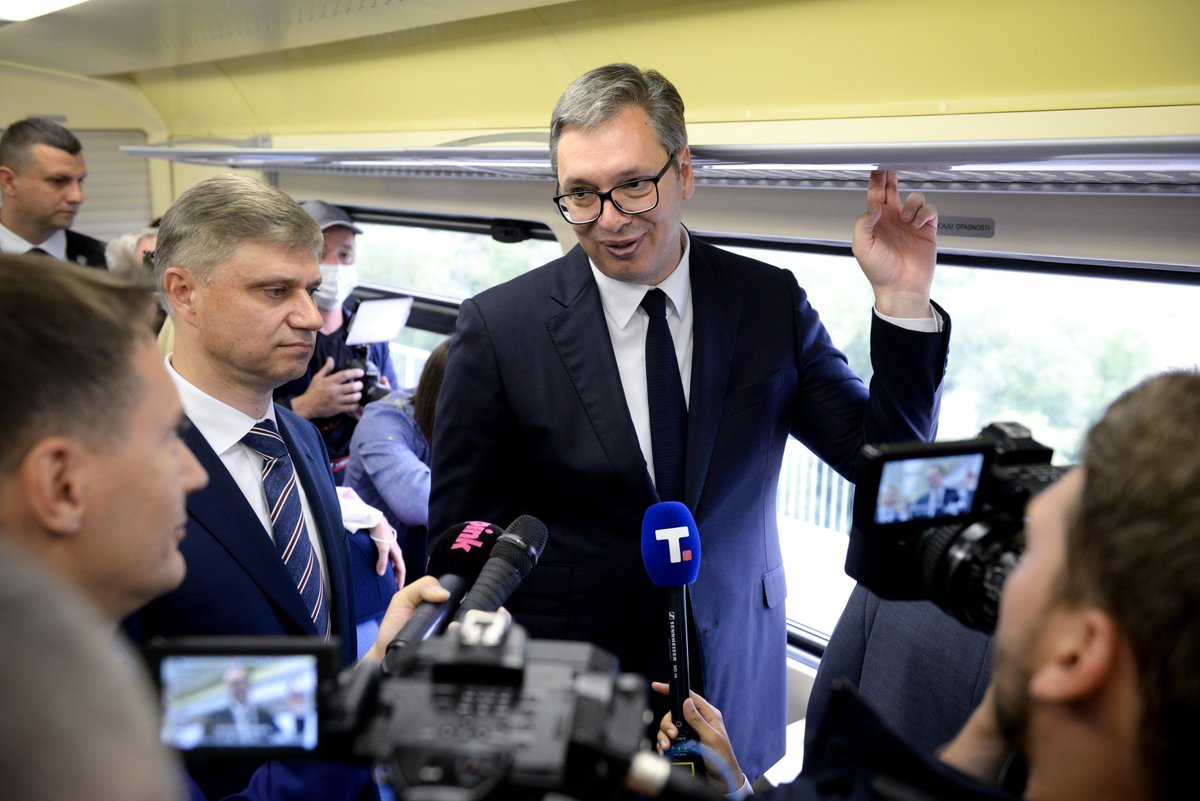 "Ово је другачија, нова Србија, друго лице Србије. Није важно шта год ко мислио у политици, ово је невероватна лепота", рекао је председник Александар #Vucic <a href="/avucic/">Александар Вучић</a> на спајању железничког колосека на деоници Стара Пазова - Нови Сад. sns.org.rs/novosti/vesti/…