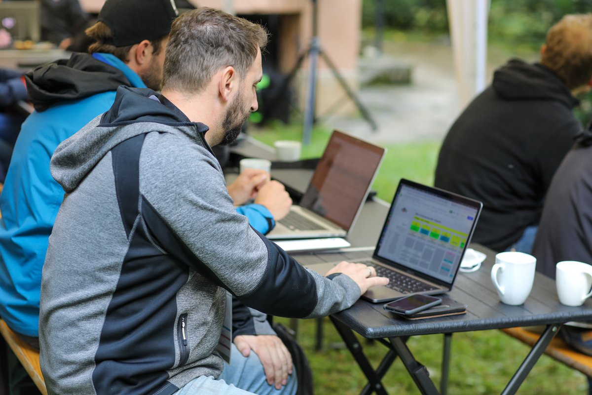 OER_JOINTLY's tweet photo. Gute Gespräche und erste Sessions am Vormittag des zweiten Tages unseres Jointly-Sommercamps. #HACK4OER https://t.co/TolCzpyI13