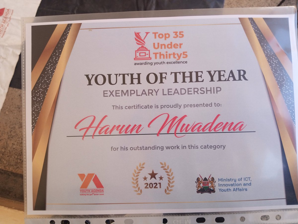 Receiving my trophy, award's & certificate from @youthagenda254 & @MoICTKenya for being the top #YouthoftheYear in Kenya under Exemplary Leadership Category in the #Top35under35 awards. Being my first award ever, I'm over excited and grateful for this recognition.

#ItsMwadena