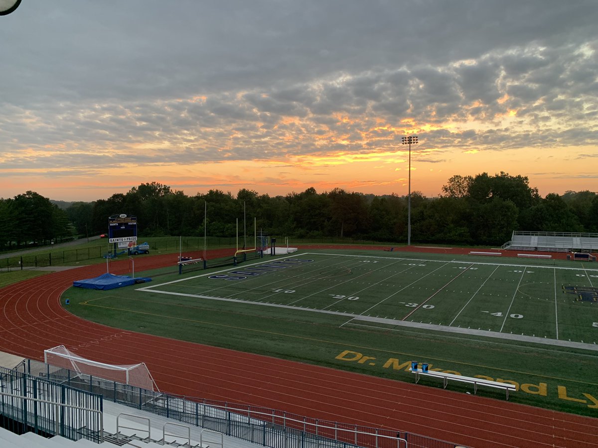 SienaHeightsFB's tweet photo. Beautiful sun rise to start out our morning! Go Saints💫 https://t.co/ewUD0jxWG2