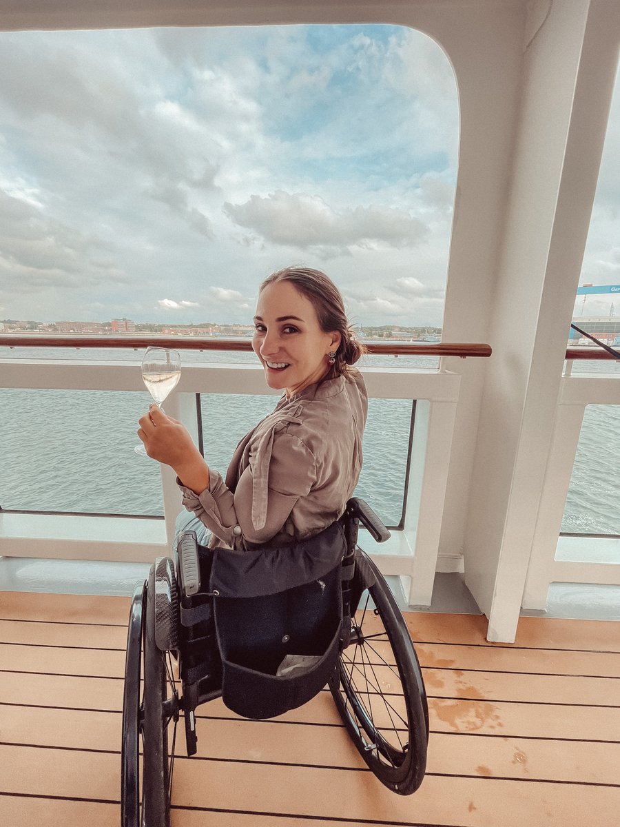 Kristina Vogel genießt nach ihrer Rückkehr aus Tokio, wo sie als TV-Expertin die olympischen Bahnrad-Wettbewerbe begleiten durfte, ihre freie Zeit an Bord von #AIDAprima und freut sich auf die nächste große Aufgabe im Dezember: #taufpatin #aidacosma bit.ly/3yelHAD