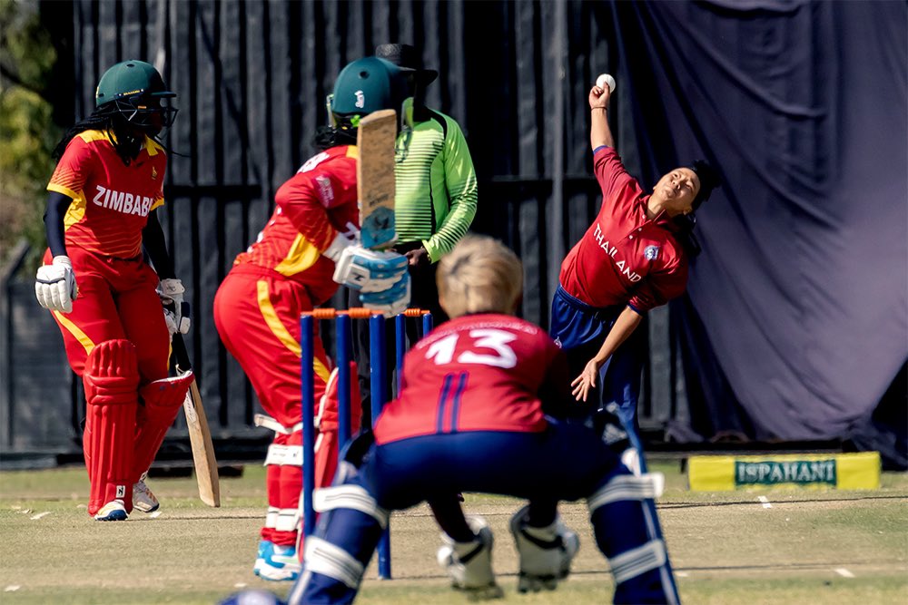 ThailandCricket's tweet photo. #4thOneDayer | 1st Innings 212  for 8 🇿🇼 off 50 overs
(  Precious Marange 66, Mugeri-Tiripano 58 ; Nattaya Bocchatham  3/27  )

Live score : https://t.co/nZSEF9HwcH
Streaming: https://t.co/JPrM5GFTwF

#ZIMWvTHAW | #LetsGoThailand | #WomensCricket #Harare #Zimbabwe https://t.co/scjrToDnmx