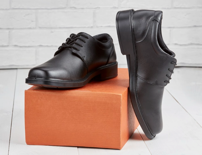 TreadsOfficial's tweet photo. 💥 Buy MILAN school shoes  - Now from just £35! 💥
https://t.co/vdnNUlX7h5 
Free delivery. Free returns. Lower price. 👞

#TreadsSchoolShoes #schooluniform #school2021 https://t.co/lym5ynDXat