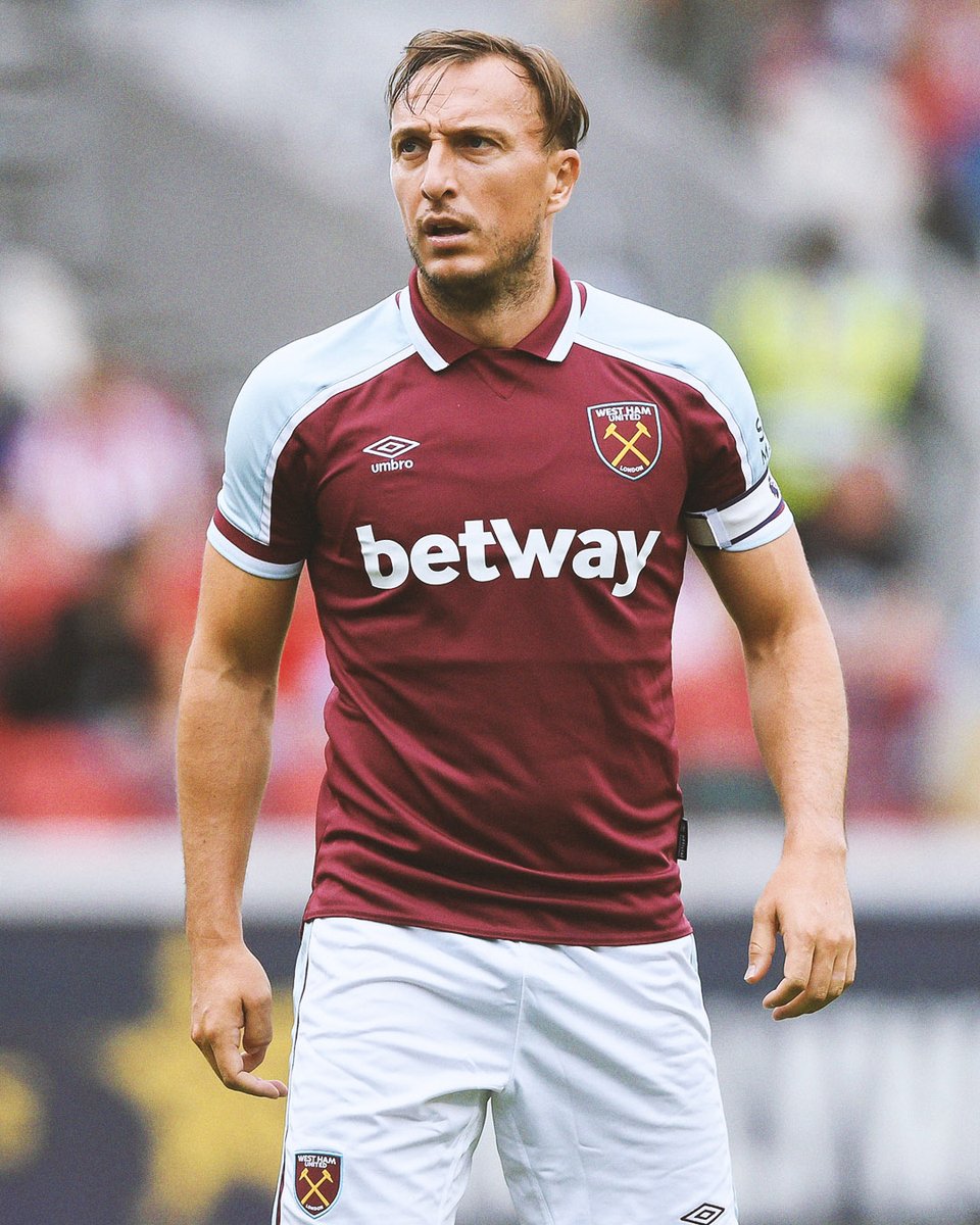 WestHam's tweet photo. 2004 ➡️ 2021

🗓 #OnThisDay 17 years ago, @Noble16Mark made his debut! https://t.co/spoKxP55aN