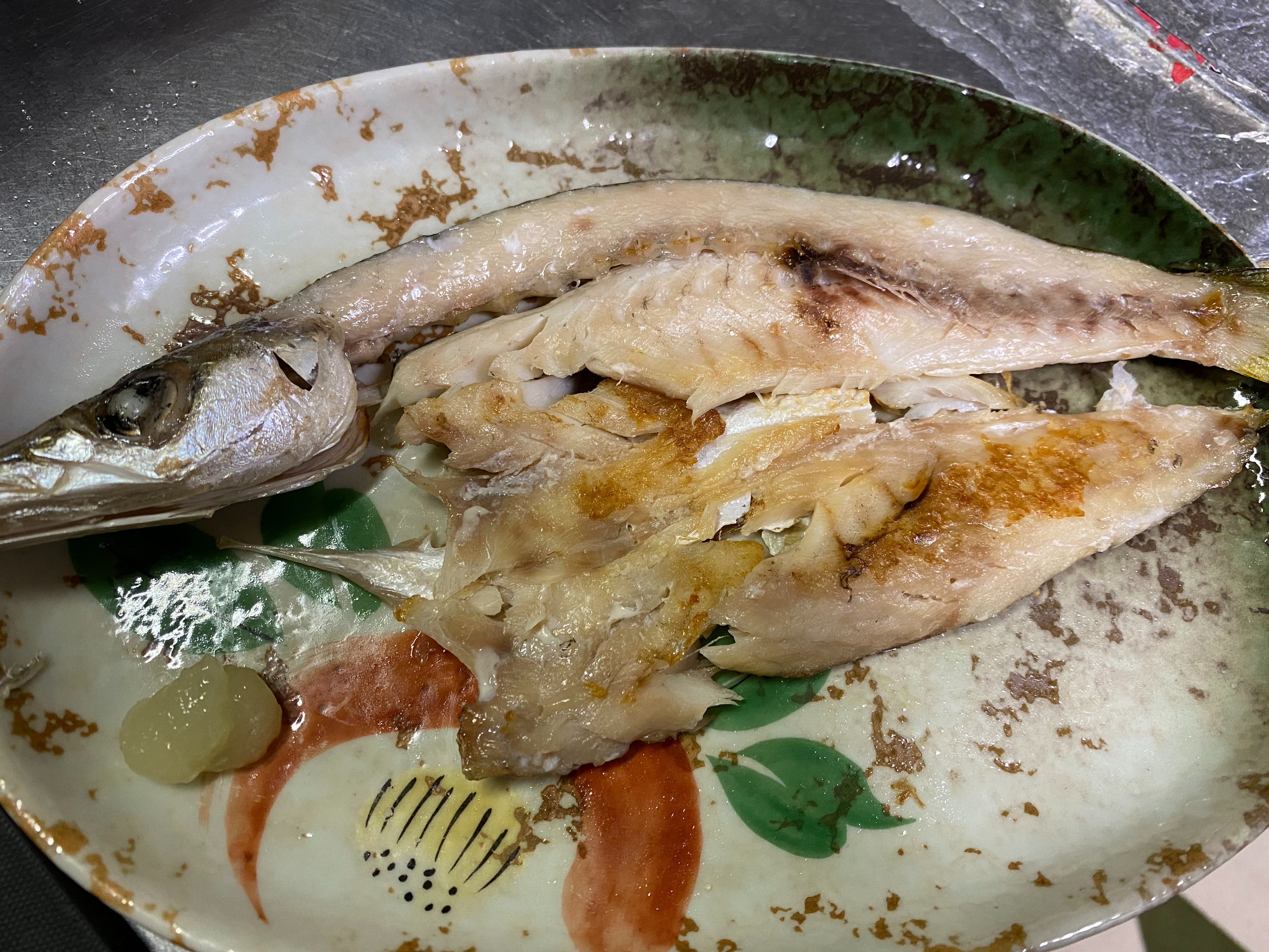 リネカ 今日はかますの干物を塩焼きにしました 少し崩れちゃいましたが脂が乗っていて美味しかったです かぼす すだちペーストと醤油をかけて召し上がれ 使用した素材 カマス 日本酒 塩で下味 サラダ油 かぼす すだちペースト 醤油 分量外