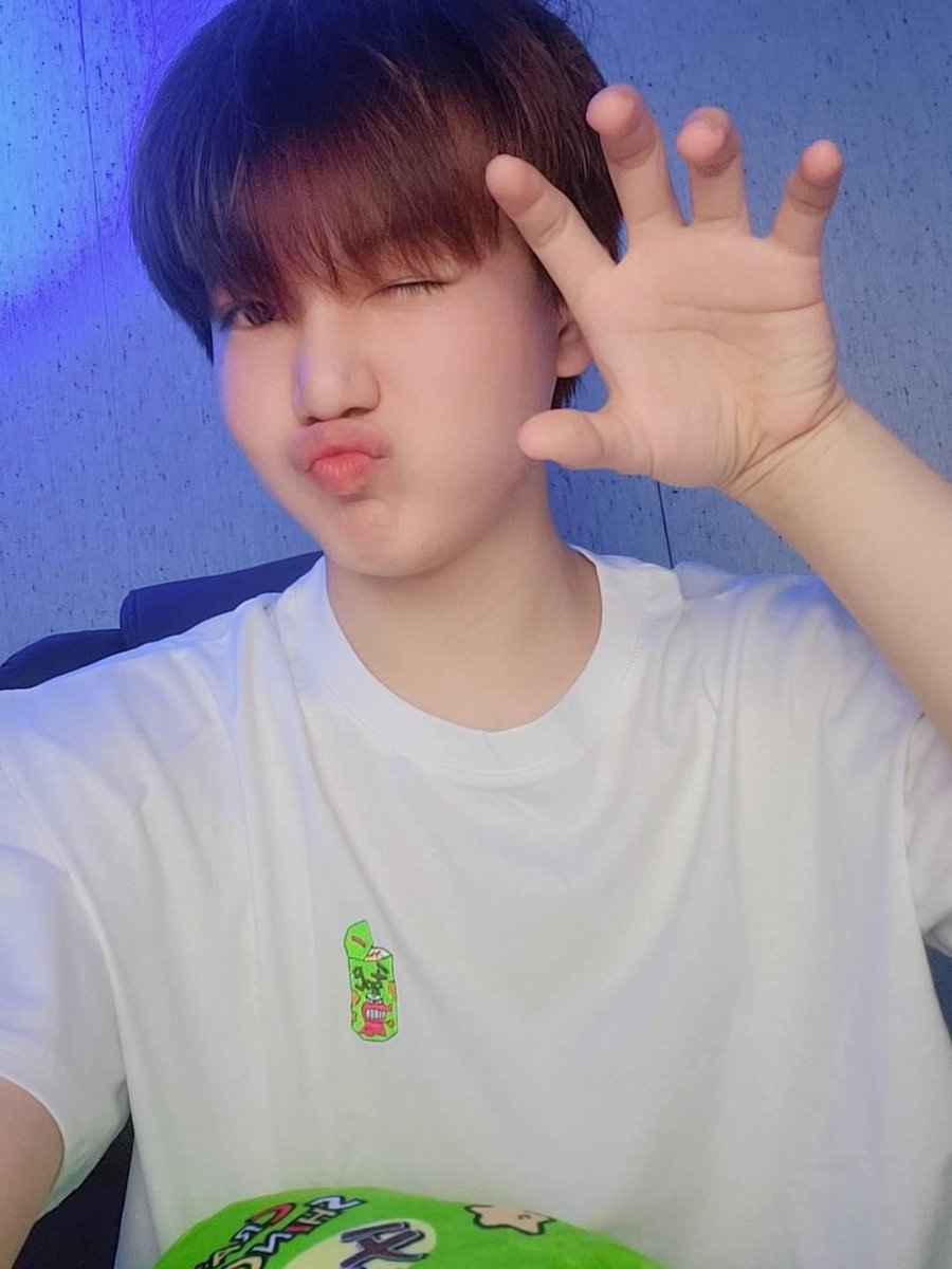 저화질의 준규 tweet media