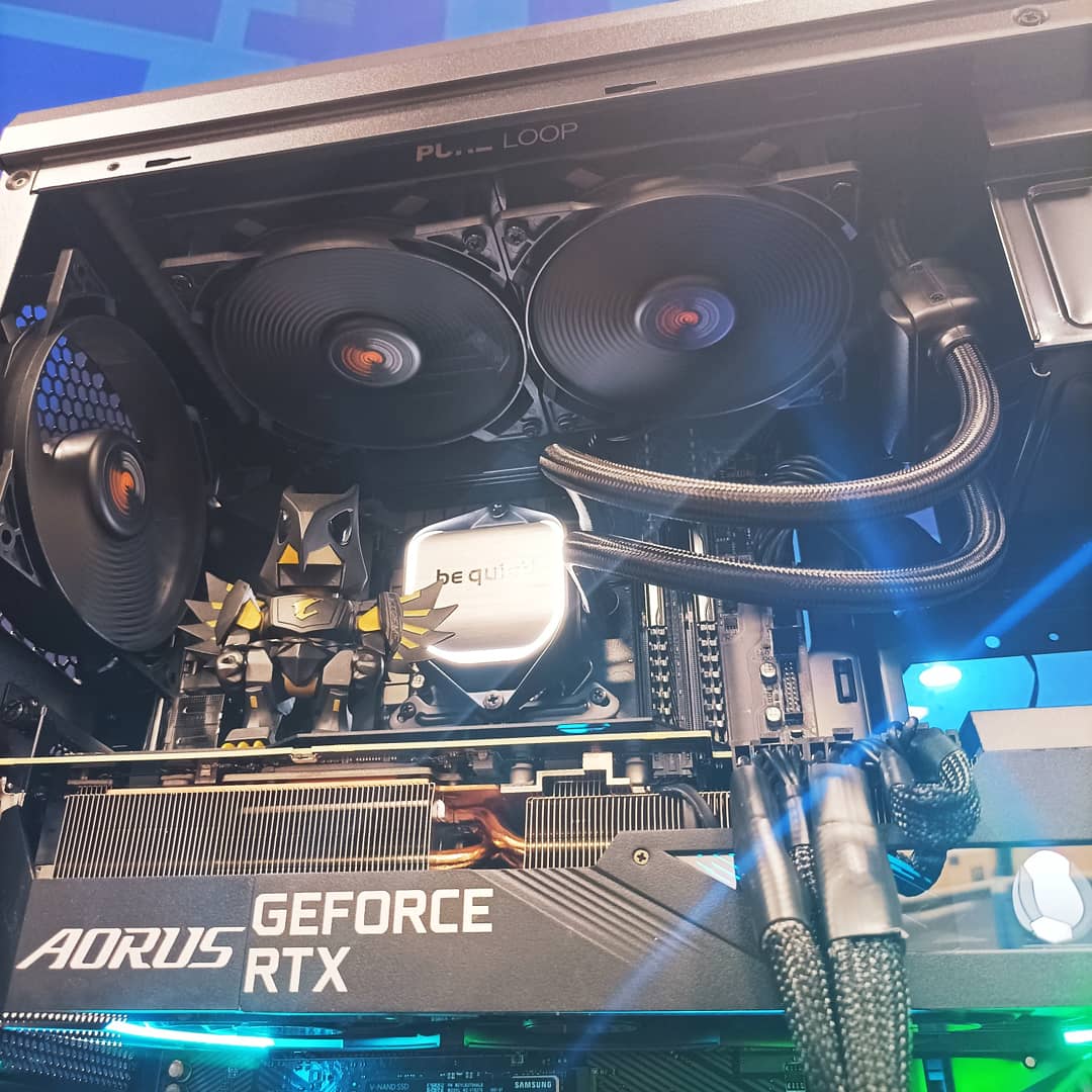 Joverclok's tweet photo. @__KiIlua__ @AORUS_France @LDLC Oui j'ai du en retirer un https://t.co/KU6UxIRrJ3