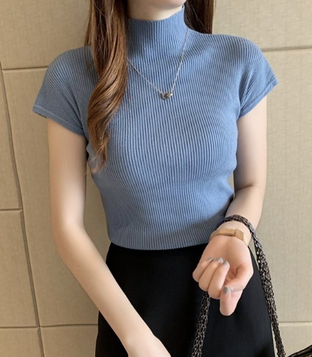 BUDOFASHION's tweet image. カラーバリエーション豊富なハイネックニットは真夏でもなくまだ秋でもない晩夏にぴったり☀️

きれいめスカート、パンツスタイル、キャミワンピに合わせてもいいですね！

骨格診断ウェーブタイプにおすすめな襟元、袖丈、フィット感です🙆‍♀️

▶︎『emi +』フレンチスリーブサマーリブニットトップス