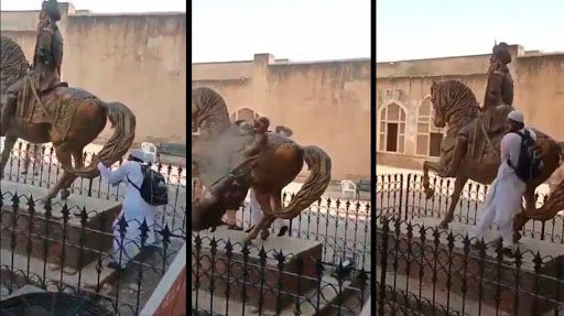IndianFrance's tweet photo. La communauté indienne déplore vivement le récent vandalisme de la statue du Maharaja Ranjit Singh au fort de Lahore, au Pakistan.@vijai63 @IndianDiplomacy @afpfr @lemondefr @IndiaembFrance @France24_fr @LesEchos @BBCNews @ndtv @republic @BBCNews @CNN @ZeeNews https://t.co/ToBW1GlGKR