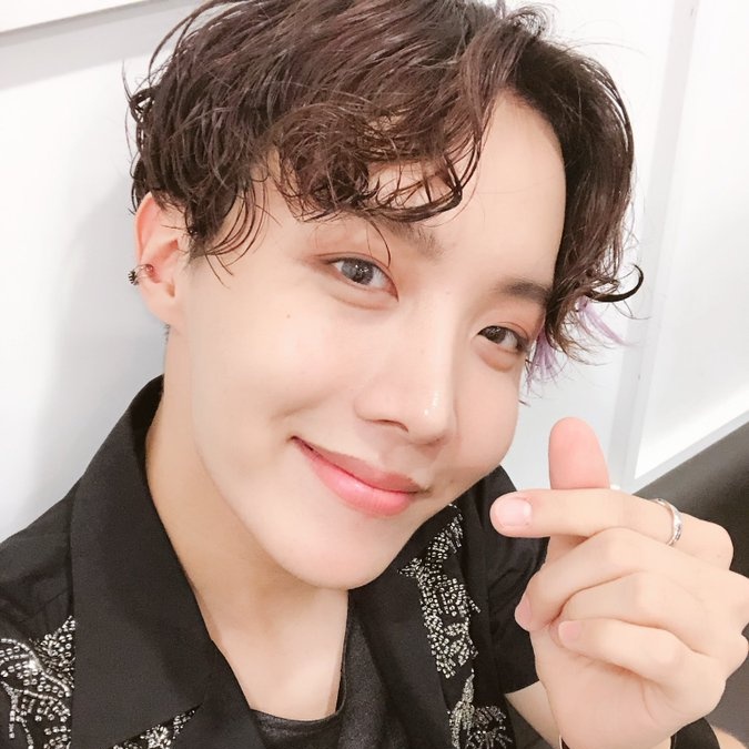 sevendipity713's tweet photo. @jiminsfourthtoe Don't break the chain if you are an OT7. Post a picture of Hobi and tag 7 of your moots. It's about Hobi's reputation.

(Please untag the others before replying)
@Neha02057702 @euphxricq @tetegalaxyy @Jimina34517959 @parkantara2513 @taes_strawbeary @SwAsY_14 https://t.co/jhp8sAbbdO