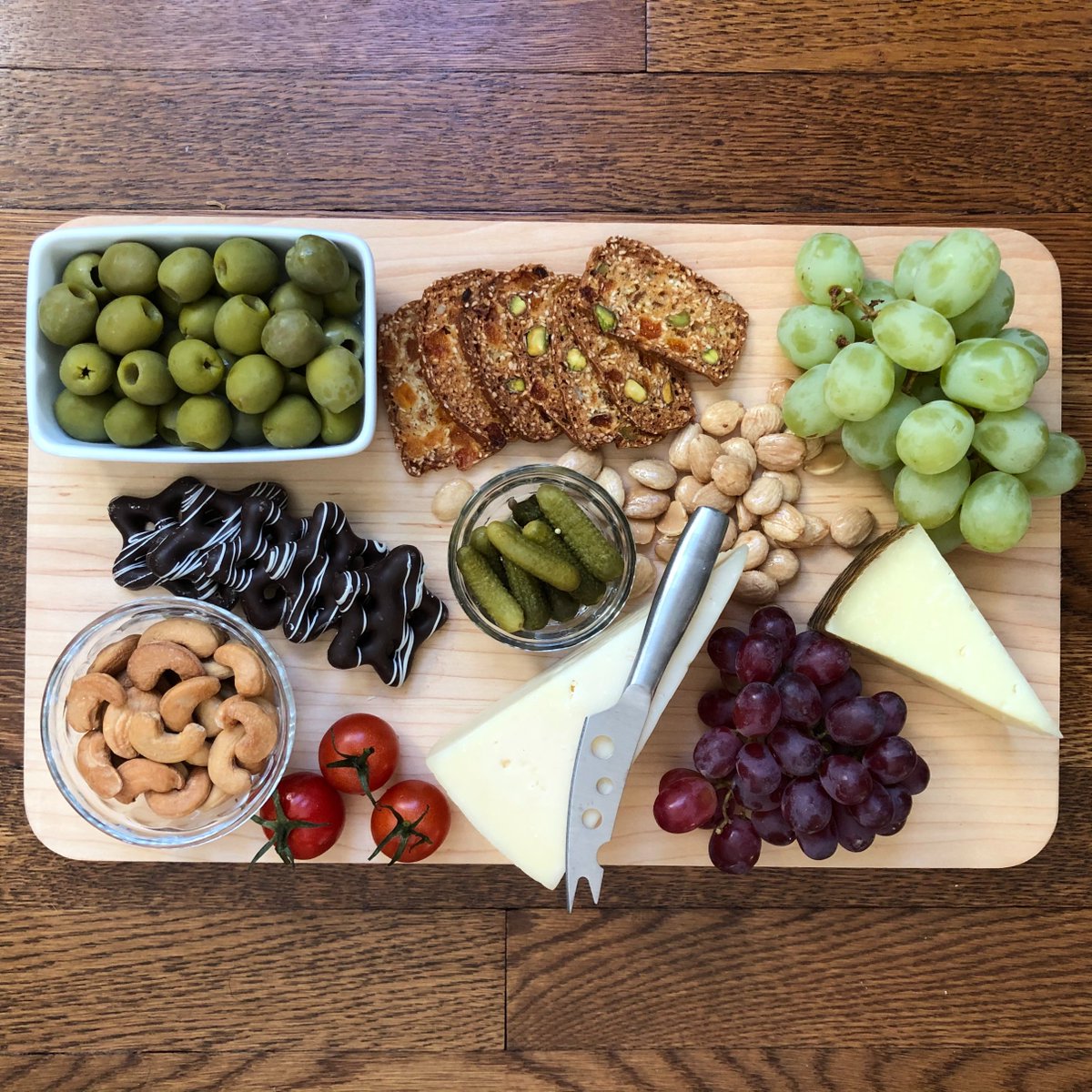 What⏲️ is it? Snack time! In the🚗 at my desk, on the🏖️—anywhere—you know I love a good snack! And the snack that ❤️ to go anywhere is <a href="/cagrapes/">California Grapes</a>! 
 
Refreshing 😋 and ready to go when you are, grapes make a super snack on-the-go or wherever you’re at.
#snackideas #cagrapes #snack