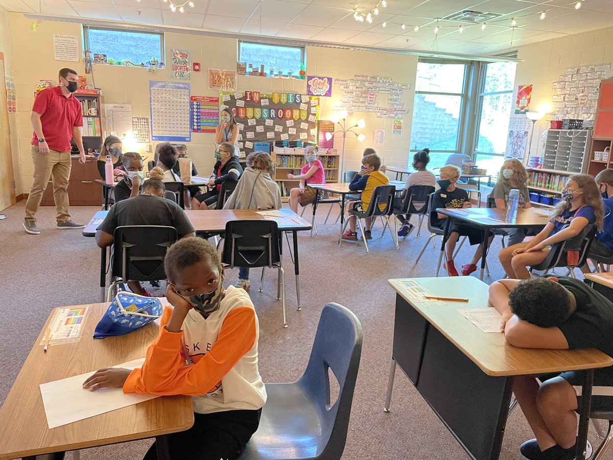 Kelly_Isenogle's tweet image. Our #TrustyHuskies are settling into the #FDOS quickly &amp;amp; happily. Our @AHLHuskies are all together again and it is a great day to be a leader &amp;amp; learner! #scholarsfirst