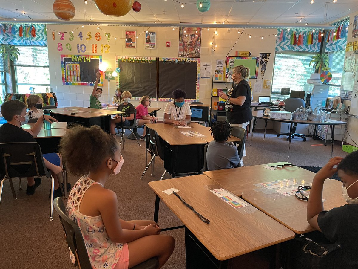 Kelly_Isenogle's tweet image. Our #TrustyHuskies are settling into the #FDOS quickly &amp;amp; happily. Our @AHLHuskies are all together again and it is a great day to be a leader &amp;amp; learner! #scholarsfirst