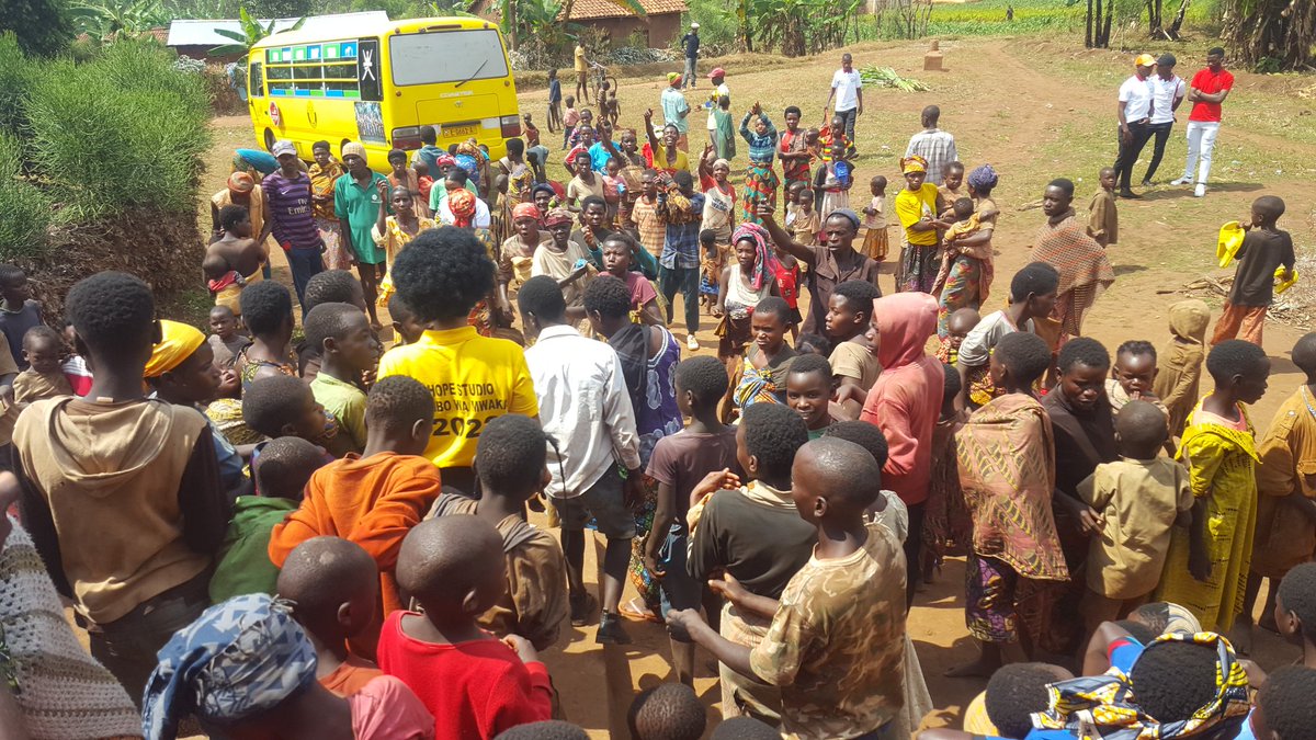 Ndashimishijwe n'igikorwa cakozwe na Hope studio mu kugarukira ku Basangwabutaka bo ku mutumba wa Zege mu ntara ya Gitega mu kubaha: i Birato, isukari, umuceri n'isabuni. #MininterInfosBdi #burundi #akezanet