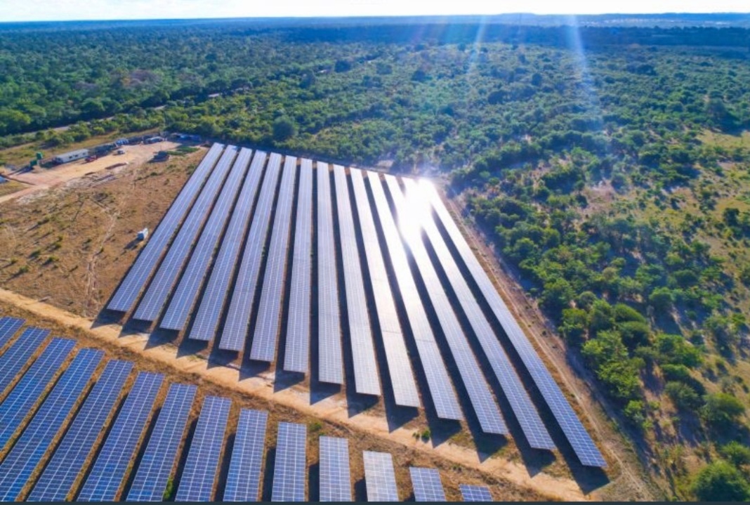 Vic_Falls_Live's tweet photo. Old Mutual pushes Dete solar project as it seeks to light up Zimbabwe https://t.co/gga5PMbJpu https://t.co/9Wz1NT68Lq
